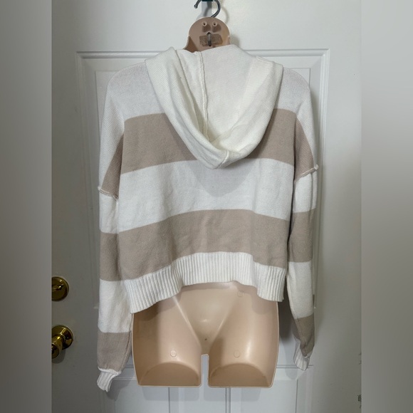 Hollister Cream and Beige Striped Zip-Up Hoodie - Picture 2 of 3